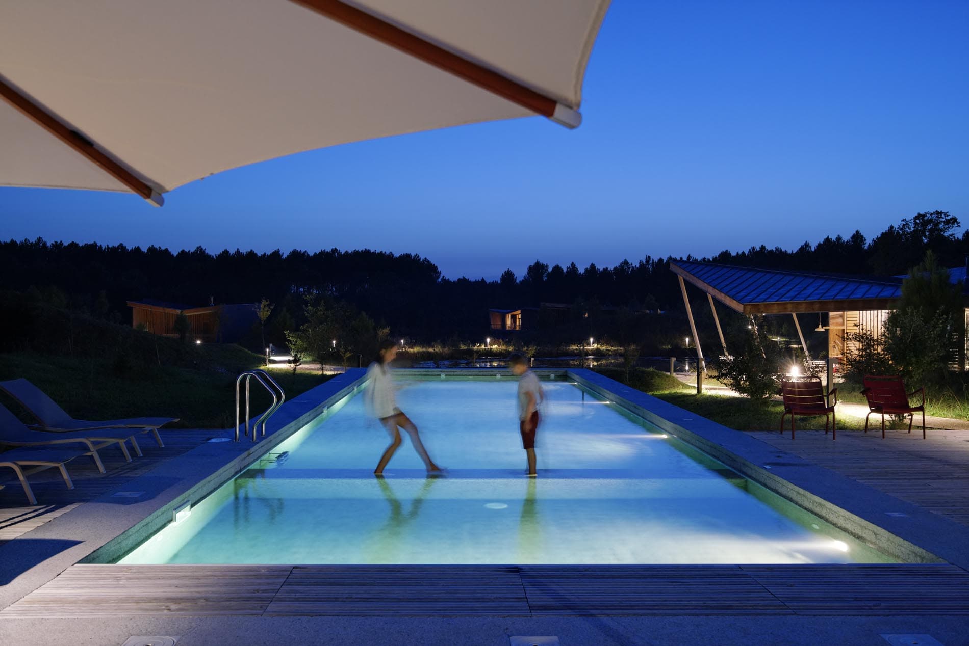 Piscine Eclairee De Nuit Les Echasses